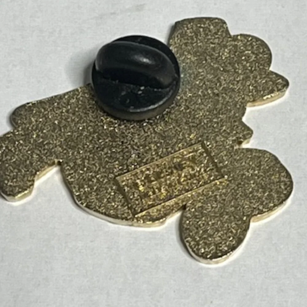 Disney Pilgrim Mickey Mouse Thanksgiving 2002 Lapel Hat Vest Pin 1.25